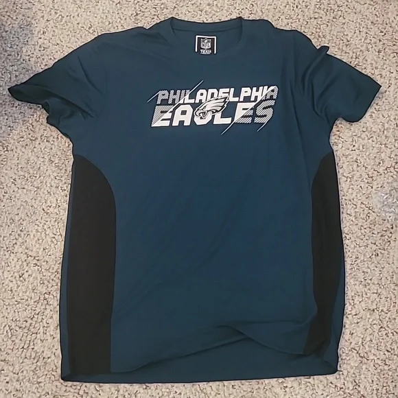 Philadelphia Eagles tshirt - Picture 1 of 2